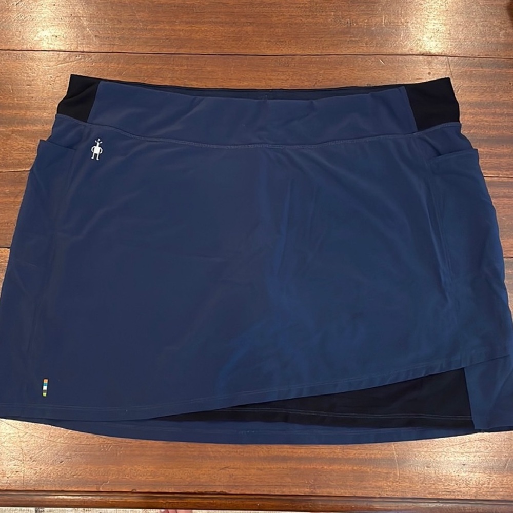 Smart wool Navy XL skirt with built in airy shorts deep pockets outside